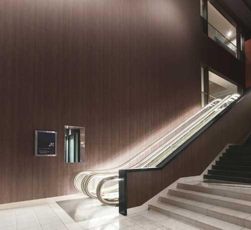 最上級の木質感を実現した「リアルウッド」イタリアンウォルナット（板柾）ＲＷ‐８００４の施工例