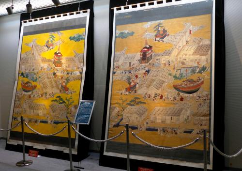 「洛中洛外図(祇園祭)」織下絵(左)と綴織壁掛(右)