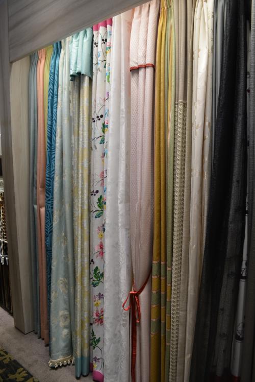 カーテンの吊サンプルはスタイル縫製で展示