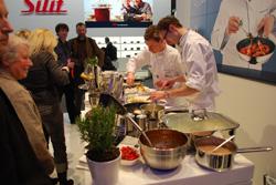 本格的な実演PR