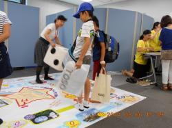 イベントに参加する来場者の様子