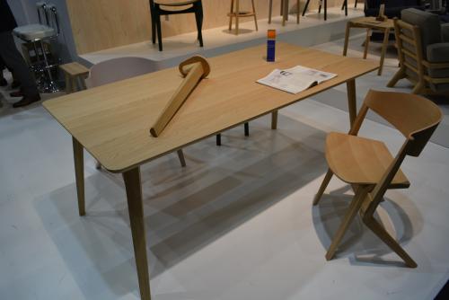 カリモク家具の「SCOUT CHAIR/TABLE」