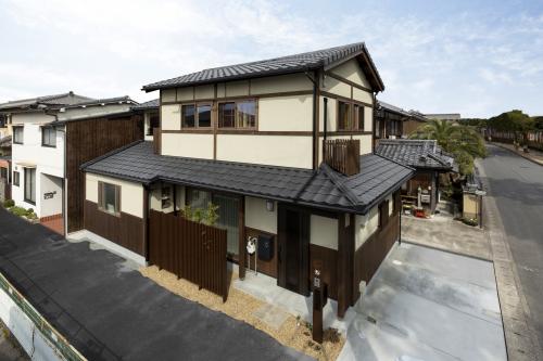 『京都　醍醐の家』 YKK AP製「FRAMEⅡ」によって耐震 等級3を実現