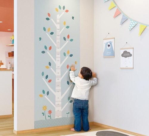 ジョイフルツリー　身長計として子どもの成長も記録できる暮らしが楽しくなるデザイン
