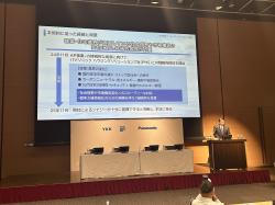 記者会見の模様