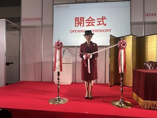 開会式 高円宮妃殿下によるテープカット