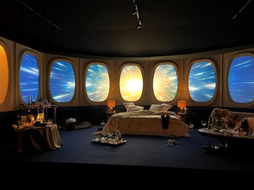 WHAT’S NEW? IN HOSPITALITY SUITE 2046 - ルディ・ゲネール ホール4<br>過去と未来、そして夢のような空間を通じ、再び夢を呼び起こす未来のホスピタリティのコードを明らかにする提示が行われた