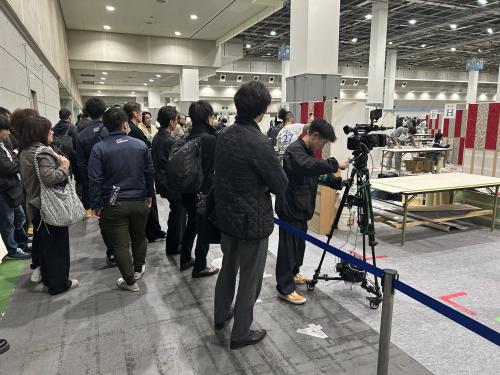 多くの関係者が応援に駆けつける