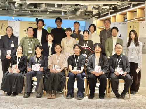 入賞者と審査委員の集合写真