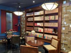 「マーキームーン」内装