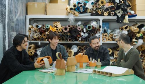 nendo のデザイナー( 左2名) と今回製作に携わった職人2名( 右2名) が対談も行った