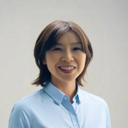 青山純子氏