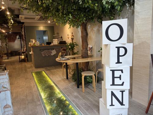 クレープ店を併設したショップ